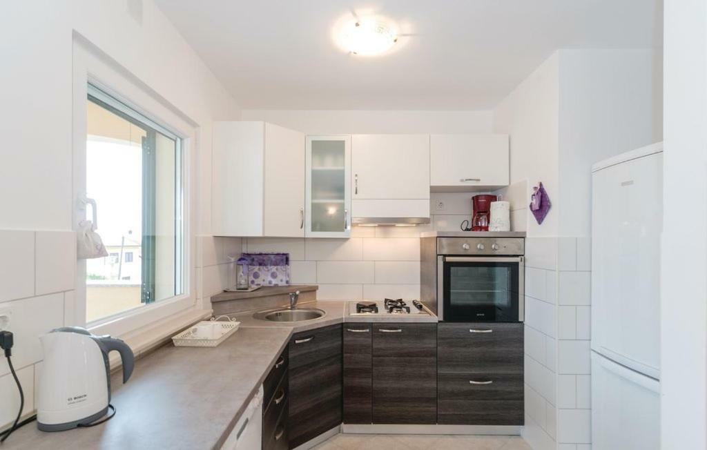 Apartman Dora Povljana Eksteriør bilde