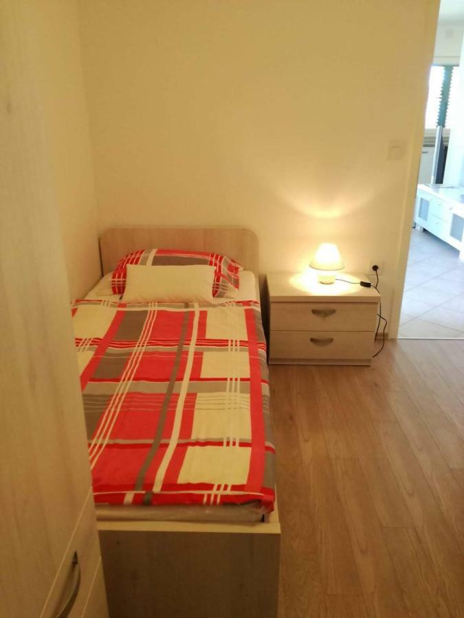 Apartman Dora Povljana Eksteriør bilde