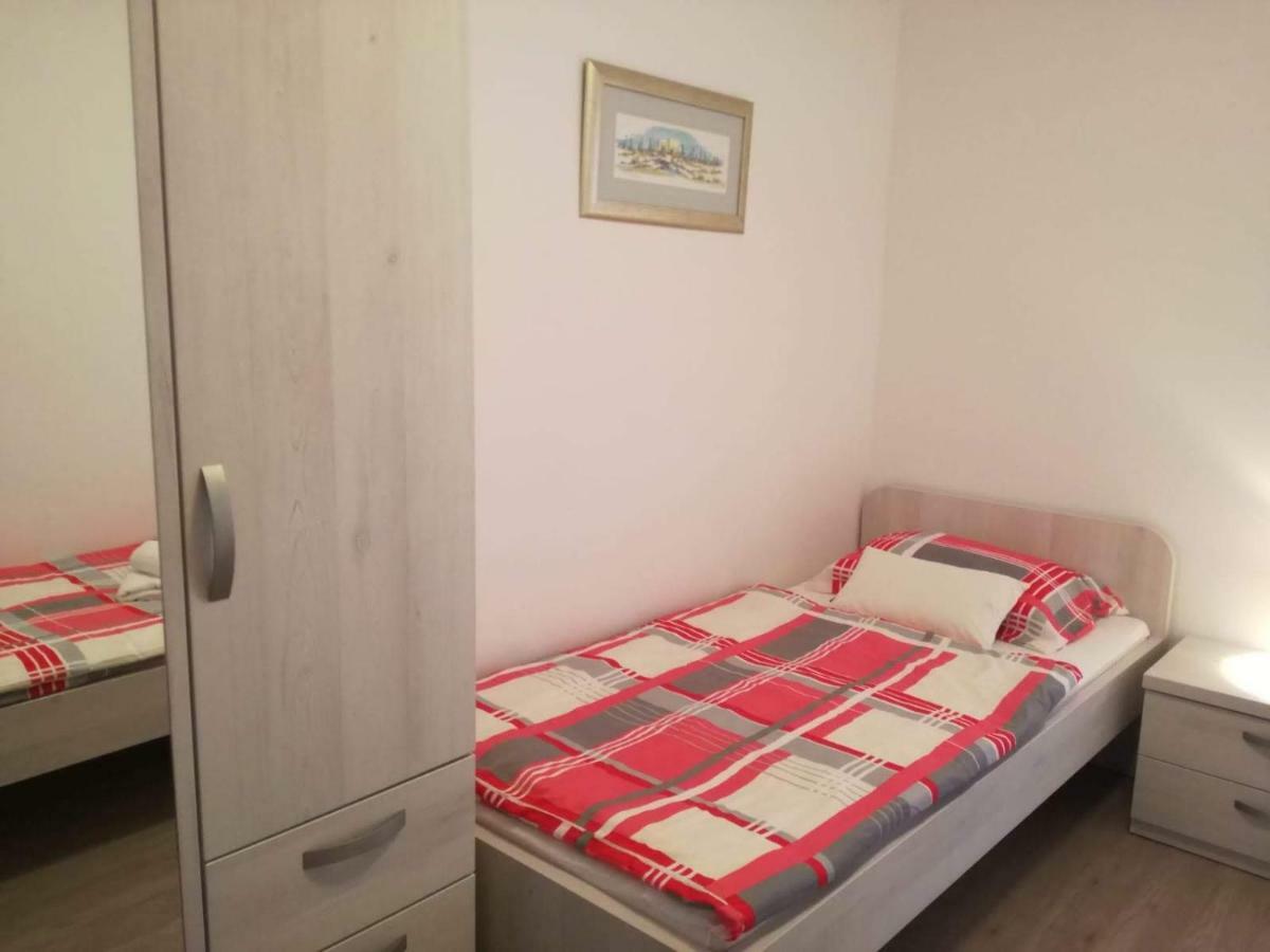 Apartman Dora Povljana Eksteriør bilde